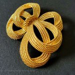 Trifari　 トリファリ 金リボン　ブローチ