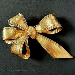 Trifari　 トリファリ 金リボン　ブローチ