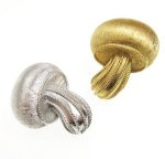 クラウンTrifari　 きのこ ブローチ2個セット