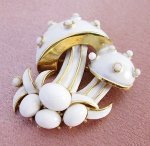 クラウントリファリ Trifari きのこブローチ