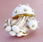 クラウントリファリ Trifari きのこブローチ