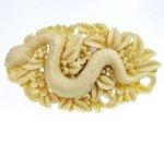 蛇と花畑　ブローチ