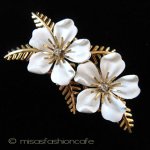 Trifari トリファリ 白花ブーケ ブローチ Trifari トリファリ 白花ブーケ ブローチ