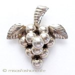 スターリングシルバー 銀製　葡萄　ブローチ