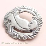 幸せの鳩　ブローチ