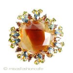 クリスタル　ブローチ