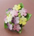 （画像用） ポーセリン　英国製 花ブーケ　ブローチ