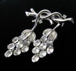 クラウンTrifari　 葡萄　ブローチ