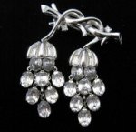 クラウンTrifari　 葡萄　ブローチ