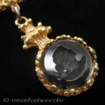 ガラスカメオ　ブローチ