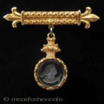 ガラスカメオ　ブローチ