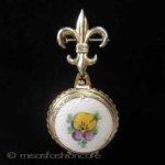 Coro すみれブローチ 4枚入り ロケット Coro すみれブローチ 4枚入り ロケット