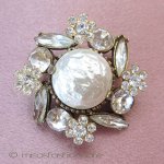 ビジューの花ブローチ ガラス・バロックパール ビジューの花ブローチ ガラス・バロックパール