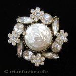 ビジューの花ブローチ ガラス・バロックパール ビジューの花ブローチ ガラス・バロックパール