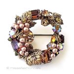 オーストリア製ブローチ 　パール葡萄のリース