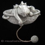 猫ねこ＆毛糸玉 ブローチ