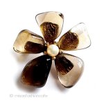 SWOBODA　スワボダ 真珠と天然石の花ブローチ