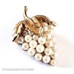 Trifari トリファリ パール金葡萄ブローチ Trifari トリファリ パール金葡萄ブローチ