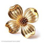 Trifari　 トリファリ ハナミズキの花ブローチ