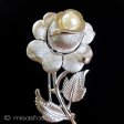 （画像用） Trifari　 トリファリ パール薔薇の花ブローチ