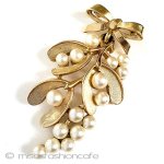 Trifari トリファリ ブローチ パール・ヤドリギのブーケ Trifari トリファリ ブローチ パール・ヤドリギのブーケ