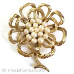 Trifari トリファリ パールのお花 ブローチ Trifari トリファリ パールのお花 ブローチ