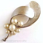 Trifari トリファリ ヤドリギ ブローチ Trifari トリファリ ヤドリギ ブローチ