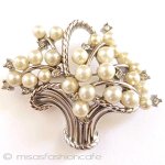 Trifari トリファリ パール花かごブローチ Trifari トリファリ パール花かごブローチ