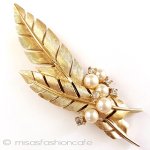 Trifari トリファリ パール羽ブローチ Trifari トリファリ パール羽ブローチ