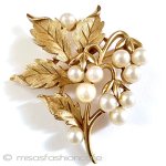 Trifari トリファリ パールお花ブローチ Trifari トリファリ パールお花ブローチ