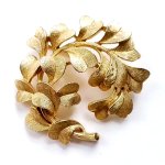 TRIFARI トリファリ 金の葉 ブローチ TRIFARI トリファリ 金の葉 ブローチ