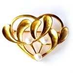 ヤドリギ　パール ハート　ブローチ