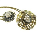 Coroパール花ブローチ