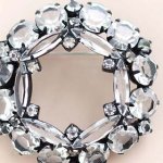 クリスタル　ブローチ