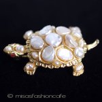 ＳＷＯＢＯＤＡ・スワボダ 真珠・ルビーの亀ブローチ