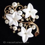 Trifari トリファリ ミルクガラスのアイビー Trifari トリファリ ミルクガラスのアイビー