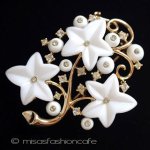 Trifari トリファリ ミルクガラスのアイビー Trifari トリファリ ミルクガラスのアイビー