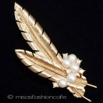 Trifari　 トリファリ パール羽根ブローチ