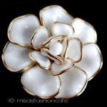 Ｔｒｉｆａｒｉ　 トリファリ ガラスの花　ブローチ