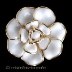 Ｔｒｉｆａｒｉ　 トリファリ ガラスの花　ブローチ