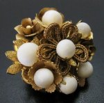 マザーオブパールのお花 フラワーブーケブローチ　