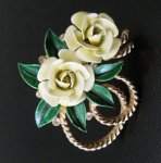 クラウンTrifari　 　ローズ・ブローチ