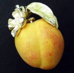 ビンテージジュエリー ピーチ黄桃ブローチ