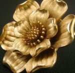 Trifari　トリファリ フラワーブローチ