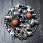 どんぐり　ブローチ