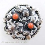 どんぐり　ブローチ