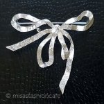 Trifari トリファリ シルバーのリボン Trifari トリファリ シルバーのリボン