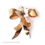 12Kgf　りぼんブローチ マザーオブパールの花