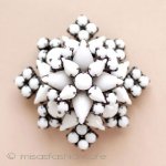 ミルクガラス　ブローチ