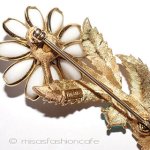 Ｔｒｉｆａｒｉ　 トリファリ デイジーの花ブローチ